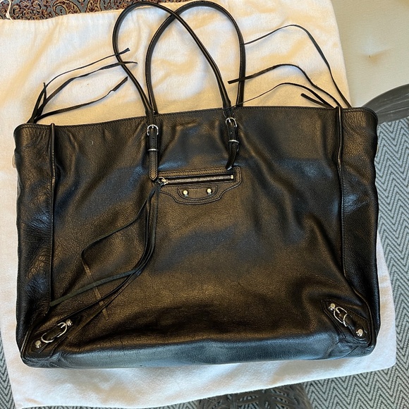 Balenciaga Handbags - Balenciaga A4 Papier giant tote bag in black, EUC.